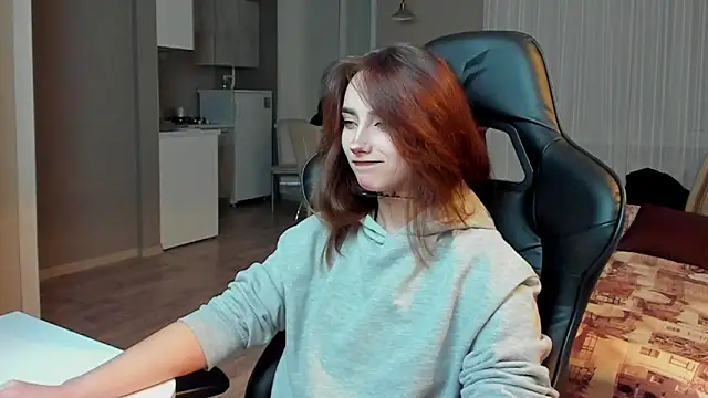 Snapshot of SilverDream chatting on 02/12/25, 11:41 SilverDream online show from 02/12/25, 11:41