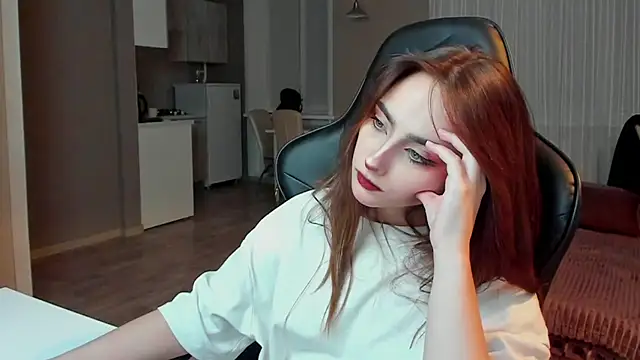 Snapshot of SilverDream chatting on 02/14/25, 12:19 SilverDream online show from 02/14/25, 12:19