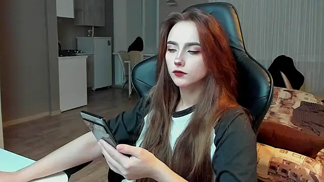 Snapshot of SilverDream chatting on 02/18/25, 09:31 SilverDream online show from 02/18/25, 09:31