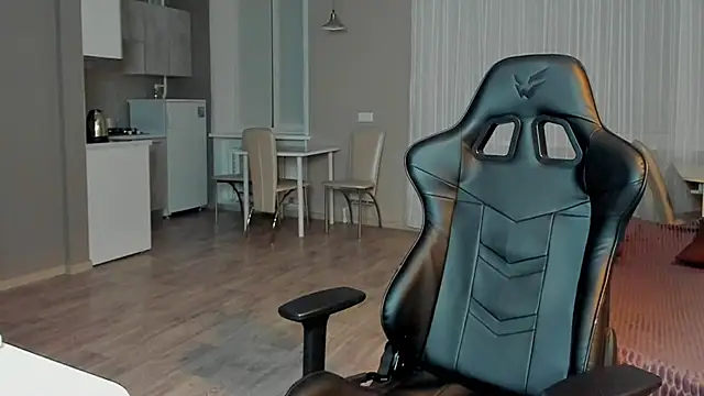 Snapshot of SilverDream chatting on 02/23/25, 09:26 SilverDream online show from 02/23/25, 09:26