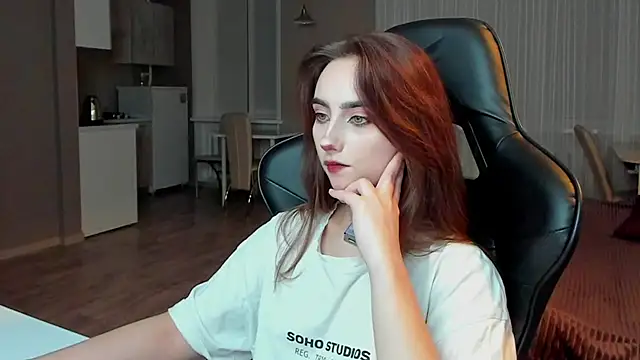 Snapshot of SilverDream chatting on 02/25/25, 01:52 SilverDream online show from 02/25/25, 01:52