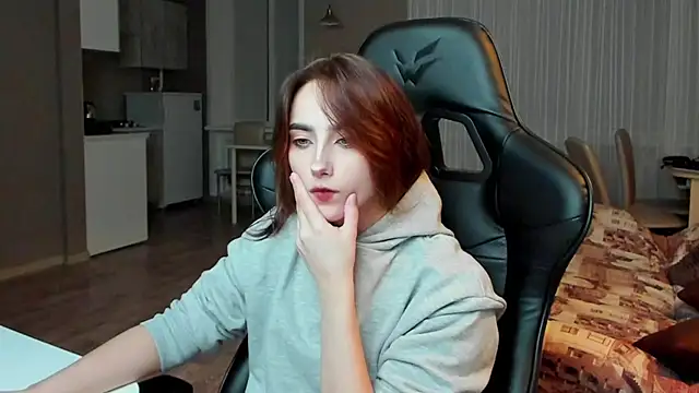 Snapshot of SilverDream chatting on 03/16/25, 11:04 SilverDream online show from 03/16/25, 11:04