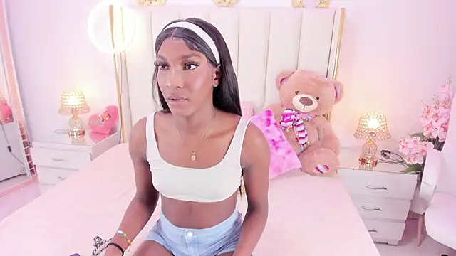 Snapshot of evangelin_ts chatting on 10/12/25, 01:43 evangelin ts online show from 10/12/25, 01:43