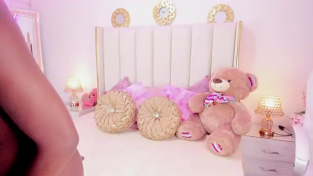 Snapshot of evangelin_ts chatting on 10/15/25, 01:33 evangelin ts online show from 10/15/25, 01:33