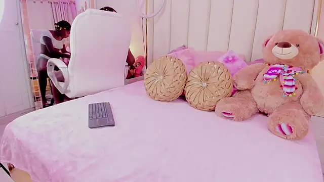 Snapshot of evangelin_ts chatting on 10/22/25, 01:55 evangelin ts online show from 10/22/25, 01:55