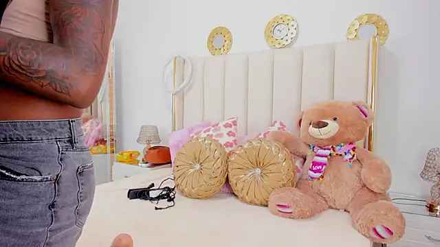 Snapshot of evangelin_ts chatting on 11/15/25, 01:29 evangelin ts online show from 11/15/25, 01:29