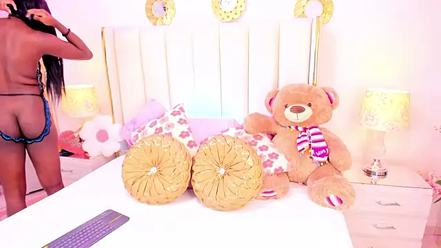 Snapshot of evangelin_ts chatting on 11/22/25, 02:05 evangelin ts online show from 11/22/25, 02:05