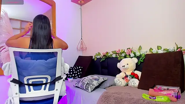 Snapshot of Hannah_williams1 chatting on 02/22/25, 10:40 Hannah williams1 online show from 02/22/25, 10:40