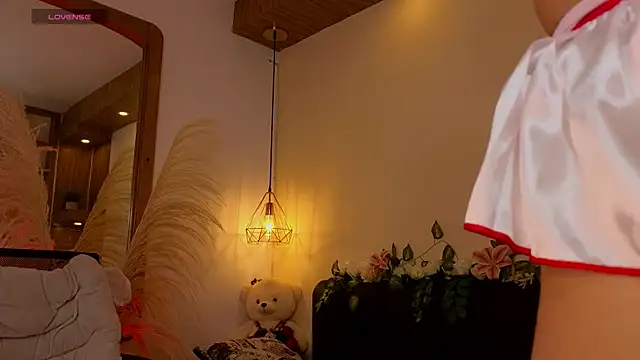 Snapshot of Hannah_williams1 chatting on 10/31/25, 10:11 Hannah williams1 online show from 10/31/25, 10:11