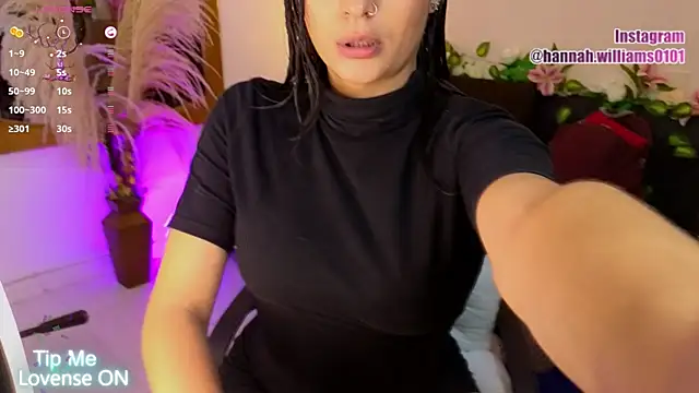 Snapshot of Hannah_williams1 chatting on 11/19/25, 12:21 Hannah williams1 online show from 11/19/25, 12:21