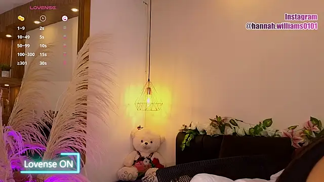 Snapshot of Hannah_williams1 chatting on 11/20/25, 02:28 Hannah williams1 online show from 11/20/25, 02:28