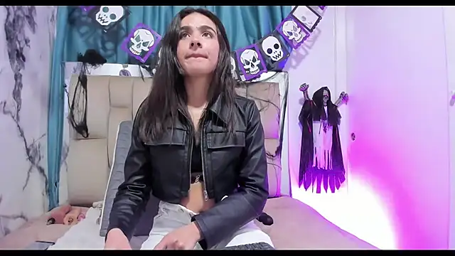 Snapshot of dafne_queenn chatting on 10/11/25, 12:26 dafne queenn online show from 10/11/25, 12:26