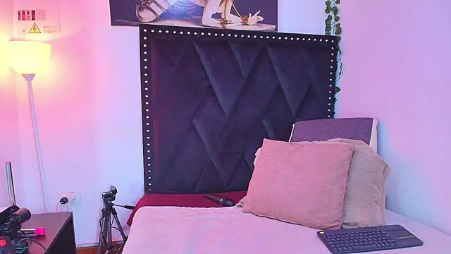 dafne queenn online show from 11/24/25, 01:00