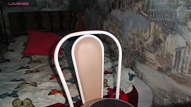 Snapshot of -LauraGold- chatting on 01/08/25, 08:39 -LauraGold- online show from 01/08/25, 08:39