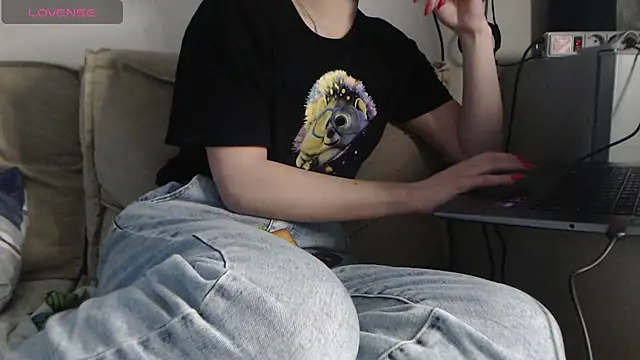 Snapshot of -LauraGold- chatting on 03/04/25, 07:11 -LauraGold- online show from 03/04/25, 07:11