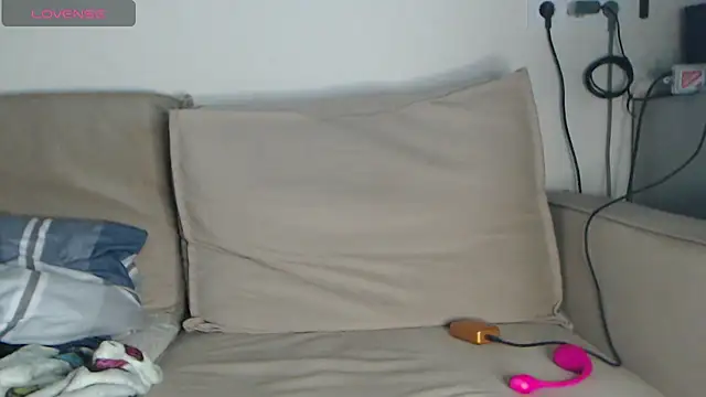 Snapshot of -LauraGold- chatting on 03/05/25, 01:21 -LauraGold- online show from 03/05/25, 01:21