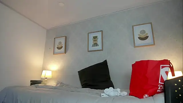 Caroline dh online show from 07/24/26, 11:30