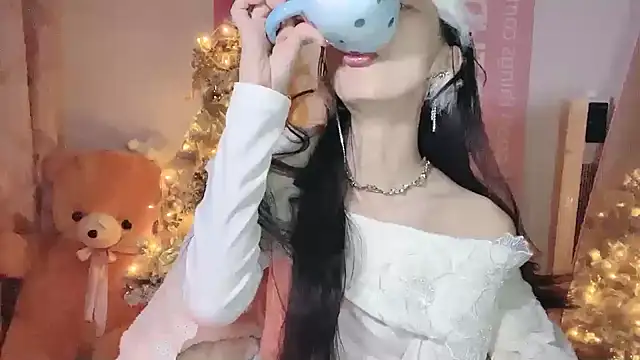 Lili-2 online show from 12/20/24, 10:54