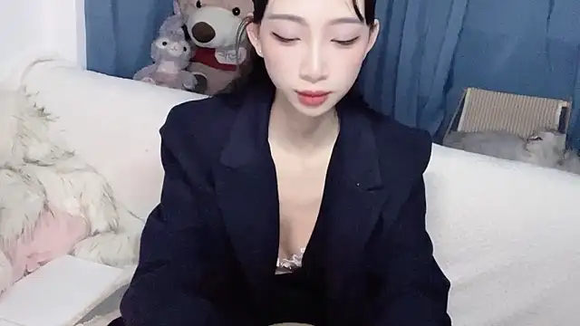 Lili-2 online show from 11/23/25, 04:18