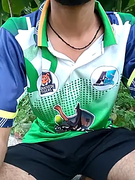 Snapshot of Piyush_2024 chatting on 09/19/25, 01:07 Piyush 2024 online show from 09/19/25, 01:07