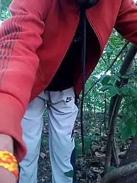 Snapshot of Piyush_2024 chatting on 11/20/25, 01:28 Piyush 2024 online show from 11/20/25, 01:28