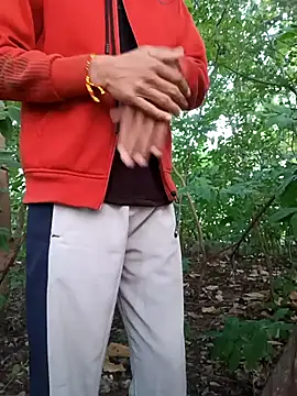 Snapshot of Piyush_2024 chatting on 11/22/25, 01:37 Piyush 2024 online show from 11/22/25, 01:37