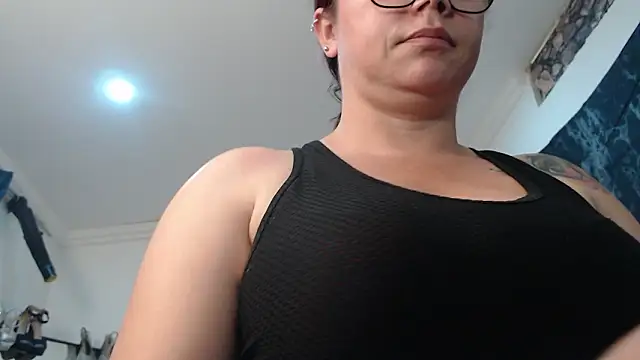 Snapshot of Madame_Shein_ chatting on 03/21/26, 05:27 Madame Shein online show from 03/21/26, 05:27