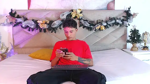 Edward Milleer online show from 12/07/24, 03:04