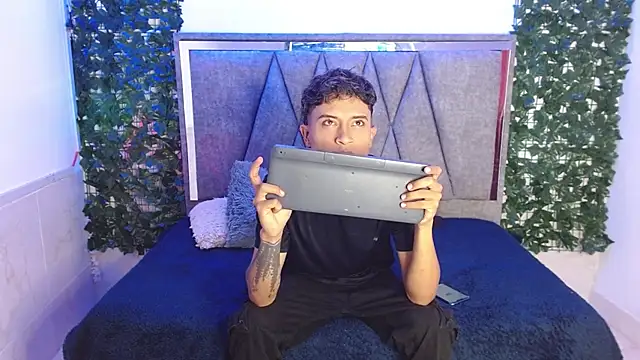 Edward Milleer online show from 12/13/24, 02:38