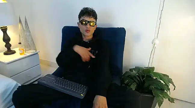 Edward Milleer online show from 12/21/24, 03:25