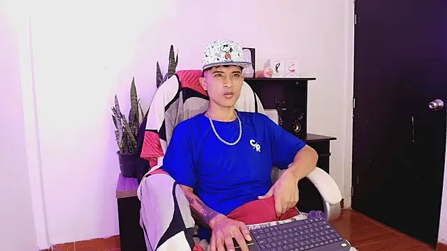 Edward Milleer online show from 11/05/25, 03:56