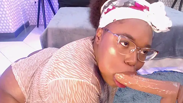 Snapshot of Makena_gh chatting on 01/10/25, 06:20 Makena gh online show from 01/10/25, 06:20