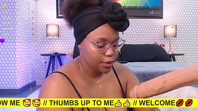 Snapshot of Makena_gh chatting on 01/11/25, 03:13 Makena gh online show from 01/11/25, 03:13