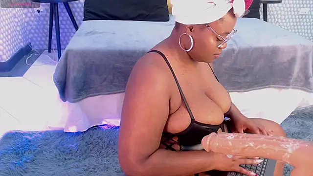 Snapshot of Makena_gh chatting on 01/15/25, 04:25 Makena gh online show from 01/15/25, 04:25