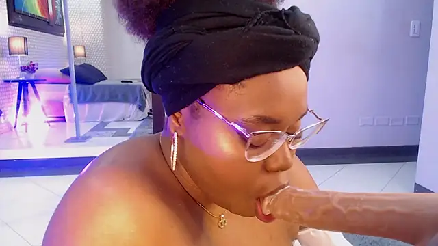 Snapshot of Makena_gh chatting on 01/30/25, 08:11 Makena gh online show from 01/30/25, 08:11