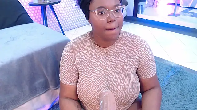 Snapshot of Makena_gh chatting on 02/01/25, 06:43 Makena gh online show from 02/01/25, 06:43