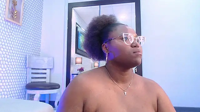 Snapshot of Makena_gh chatting on 02/06/25, 09:43 Makena gh online show from 02/06/25, 09:43