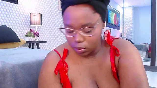 Snapshot of Makena_gh chatting on 02/09/25, 03:22 Makena gh online show from 02/09/25, 03:22