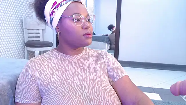 Snapshot of Makena_gh chatting on 02/10/25, 03:13 Makena gh online show from 02/10/25, 03:13