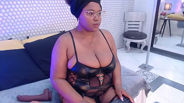 Snapshot of Makena_gh chatting on 02/18/25, 03:53 Makena gh online show from 02/18/25, 03:53