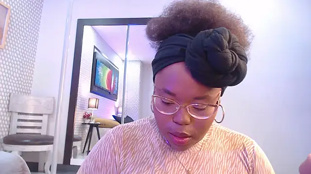 Snapshot of Makena_gh chatting on 02/25/25, 03:52 Makena gh online show from 02/25/25, 03:52