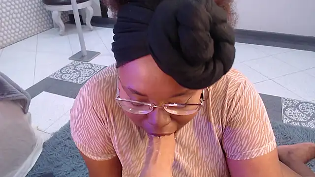 Snapshot of Makena_gh chatting on 02/25/25, 06:58 Makena gh online show from 02/25/25, 06:58