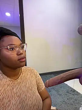 Snapshot of Makena_gh chatting on 03/08/25, 03:50 Makena gh online show from 03/08/25, 03:50