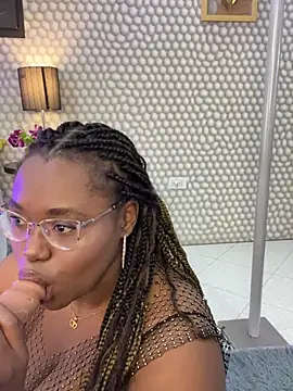 Snapshot of Makena_gh chatting on 03/23/25, 04:27 Makena gh online show from 03/23/25, 04:27