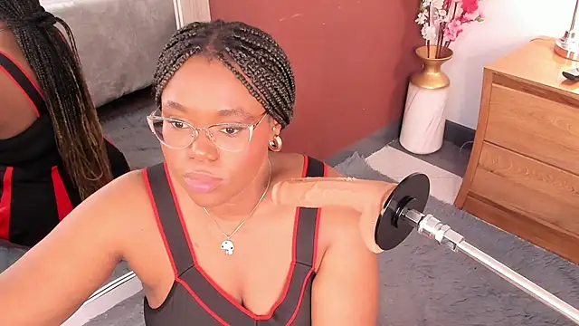 Snapshot of Makena_gh chatting on 11/13/25, 04:00 Makena gh online show from 11/13/25, 04:00