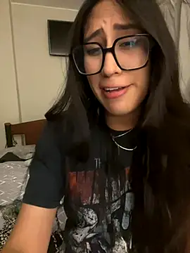 Snapshot of AleFantasy0001 chatting on 10/15/25, 04:23 AleFantasy0001 online show from 10/15/25, 04:23