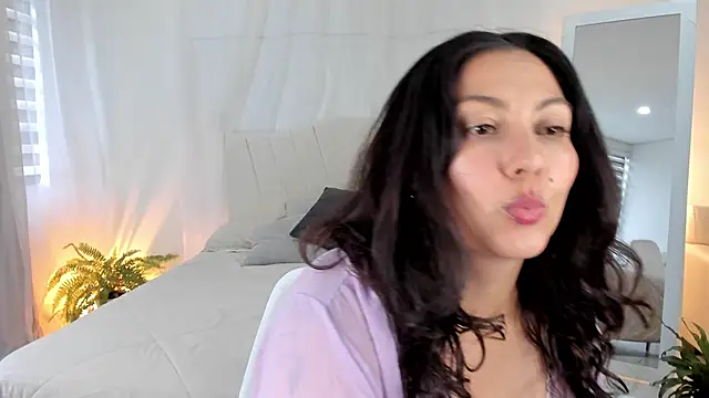 karla paradise  online show from 11/27/25, 07:05