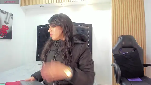 Melodi Roux online show from 04/17/26, 01:14