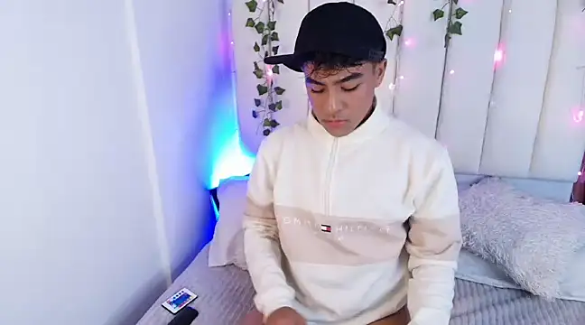 kiing azahell online show from 01/04/25, 03:07