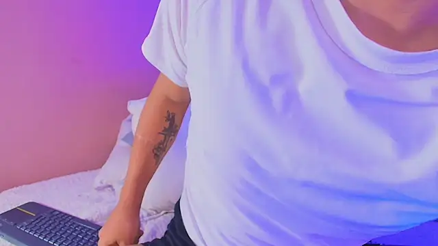 kiing azahell online show from 09/20/25, 02:45